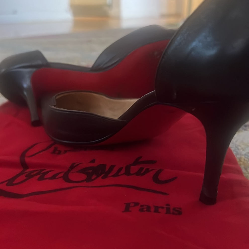 Vintage LV Pumps